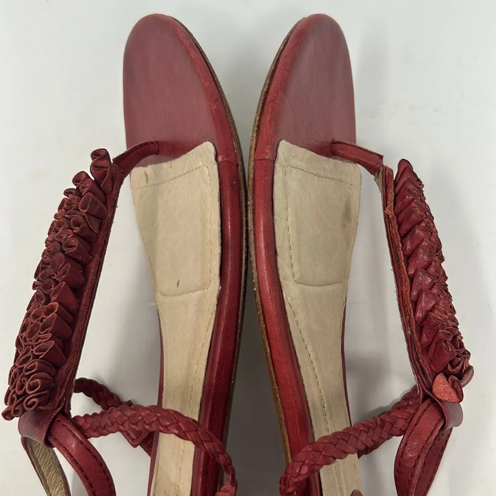 Frye Red Laurel Flower T-Strap Leather Women’s Sandals Size 10